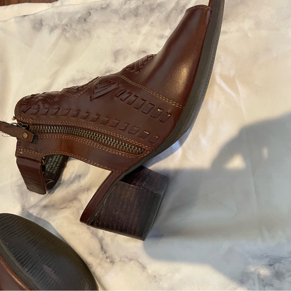 Baretraps Brown Open Toe Booties Size 8 - image 8